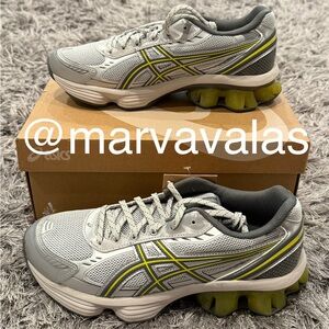 Asics Gel-Kinetic Glacier Grey. Mens 7.5 / Womens 9